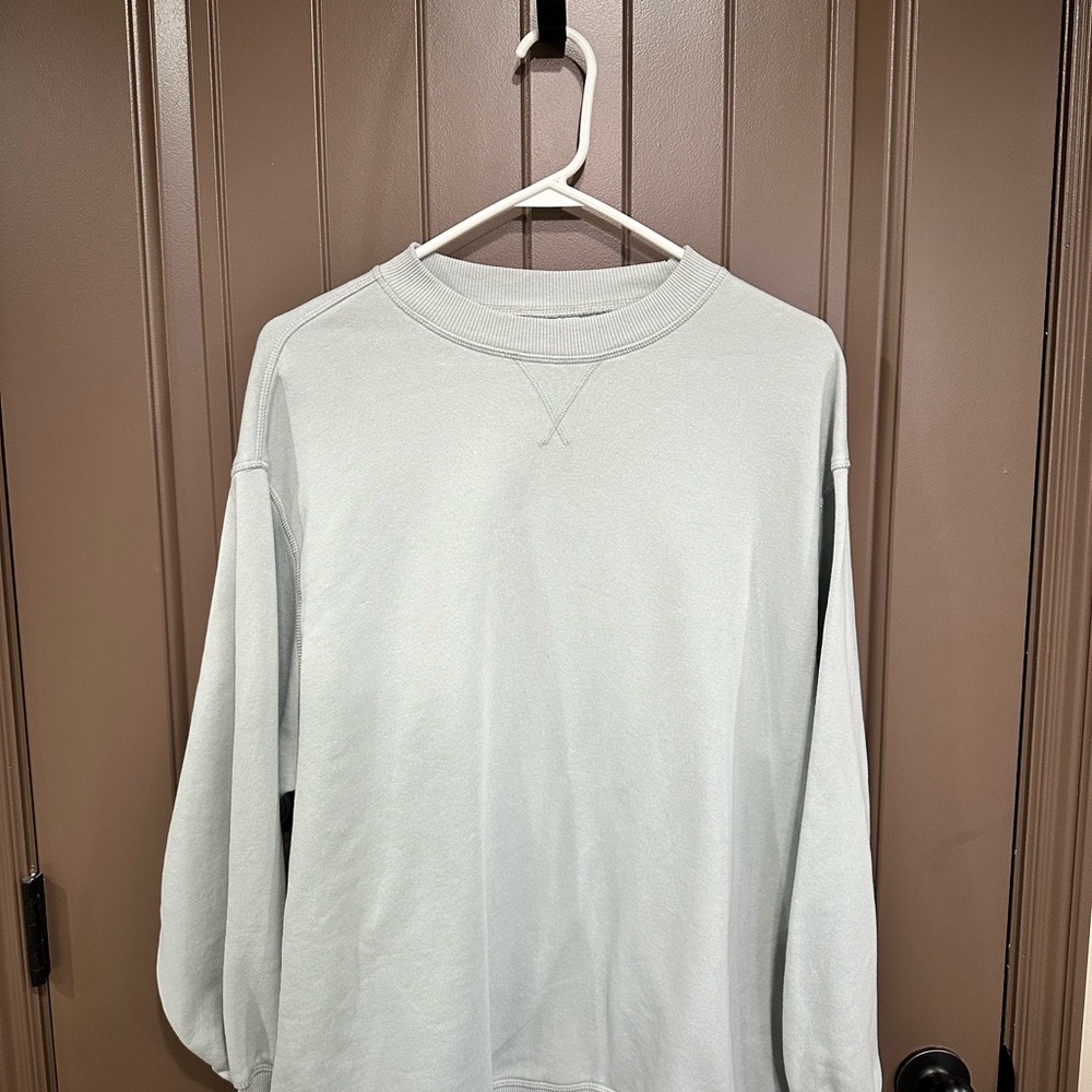 H&M Men's Soft Gray Sweatshirt